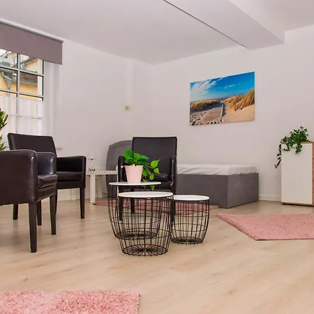 Loftartiges In Magdeburg, 2 Schlafzimmer, Kueche Und Bad - B *