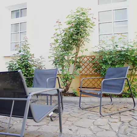 Loftartiges In Magdeburg, 2 Schlafzimmer, Kueche Und Bad - B