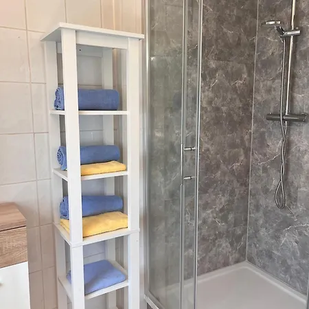Apartment Loftartiges In Magdeburg, 2 Schlafzimmer, Kueche Und Bad - B *