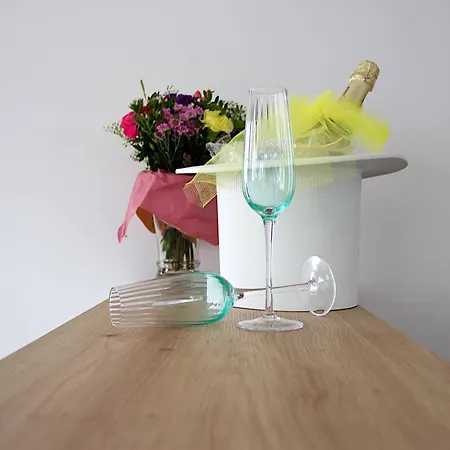 Loftartiges In Magdeburg, 2 Schlafzimmer, Kueche Und Bad - B