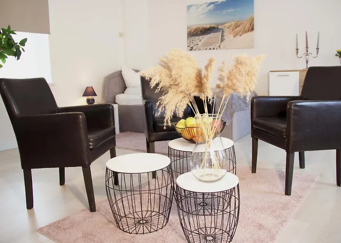 Loftartiges In Magdeburg, 2 Schlafzimmer, Kueche Und Bad - B * Магдебург