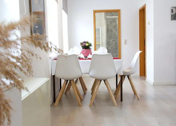 Loftartiges In Magdeburg, 2 Schlafzimmer, Kueche Und Bad - B *