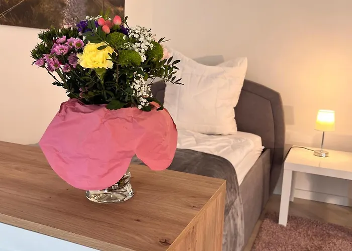 Loftartiges In Magdeburg, 2 Schlafzimmer, Kueche Und Bad - B *