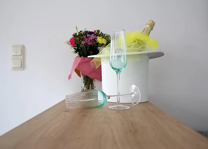 Loftartiges In Magdeburg, 2 Schlafzimmer, Kueche Und Bad - B